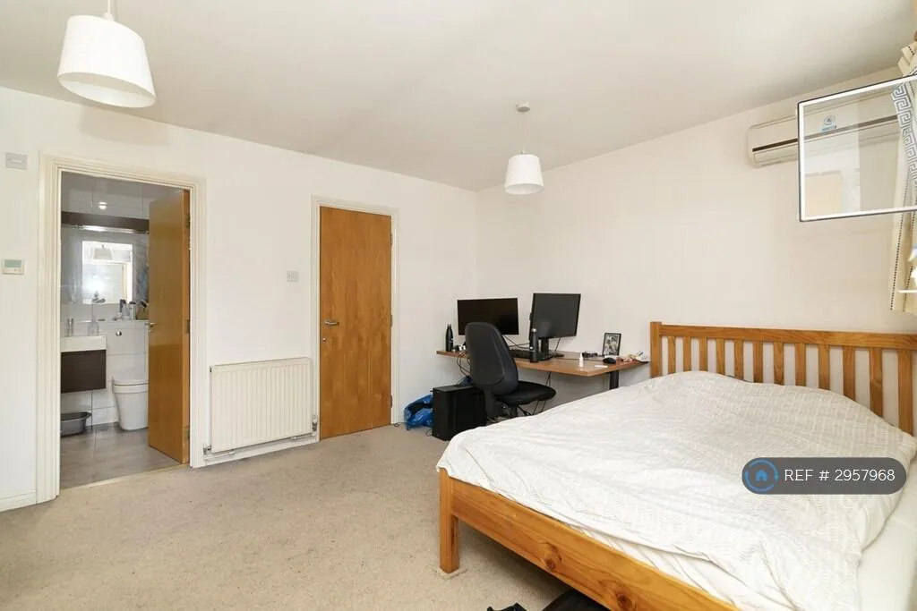 4 bedroom end of terrace house for rent