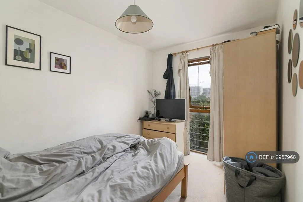 4 bedroom end of terrace house for rent