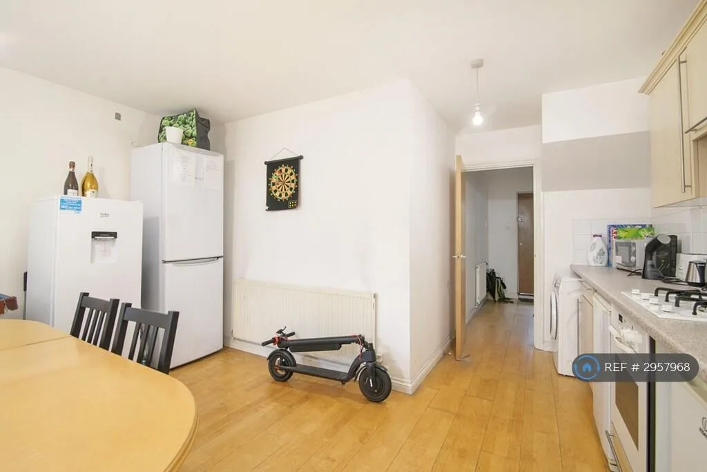 4 bedroom end of terrace house for rent