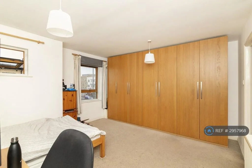 4 bedroom end of terrace house for rent