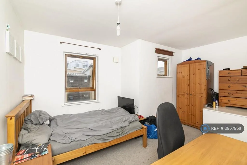 4 bedroom end of terrace house for rent
