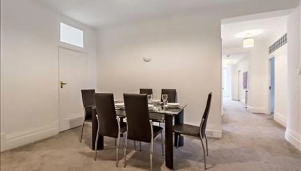 5 bedroom flat for rent