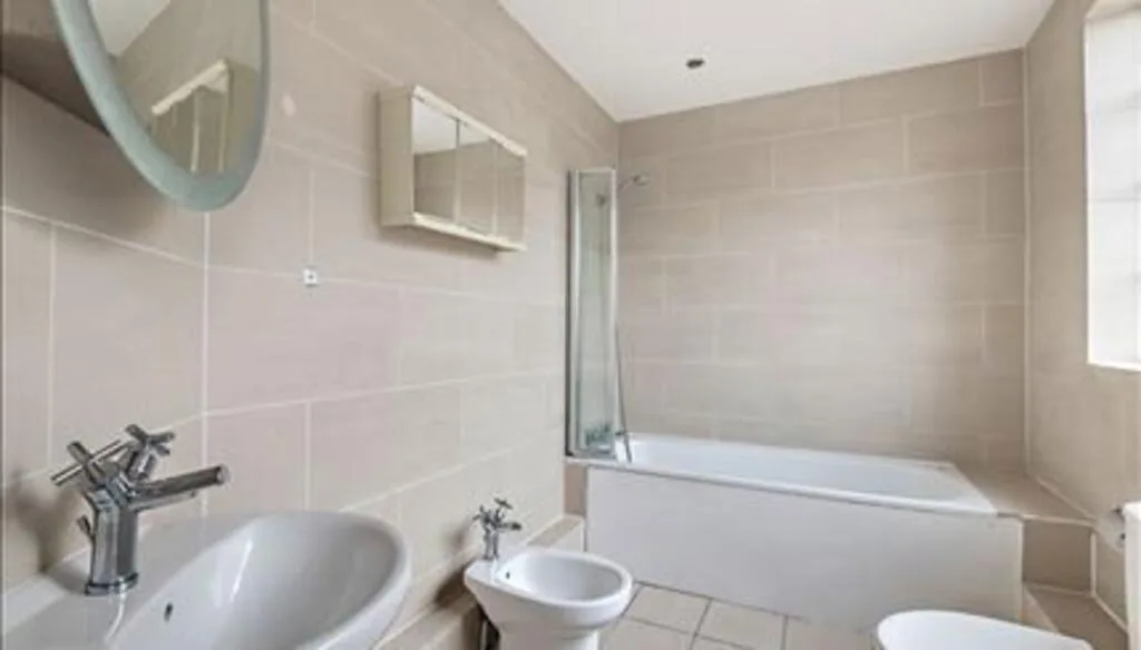 5 bedroom flat for rent