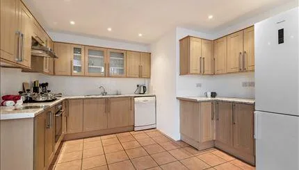5 bedroom flat for rent