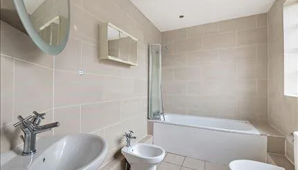 5 bedroom flat for rent