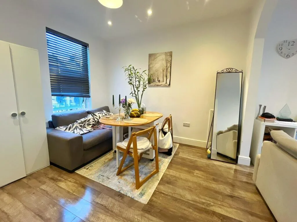 2 bedroom house for rent