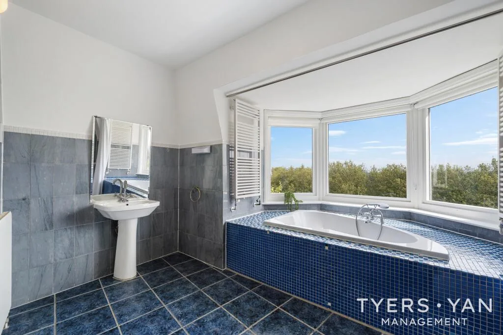4 bedroom flat for rent