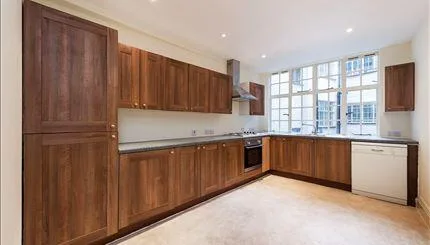 4 bedroom flat for rent