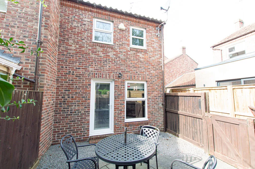 1 bedroom end of terrace house for rent