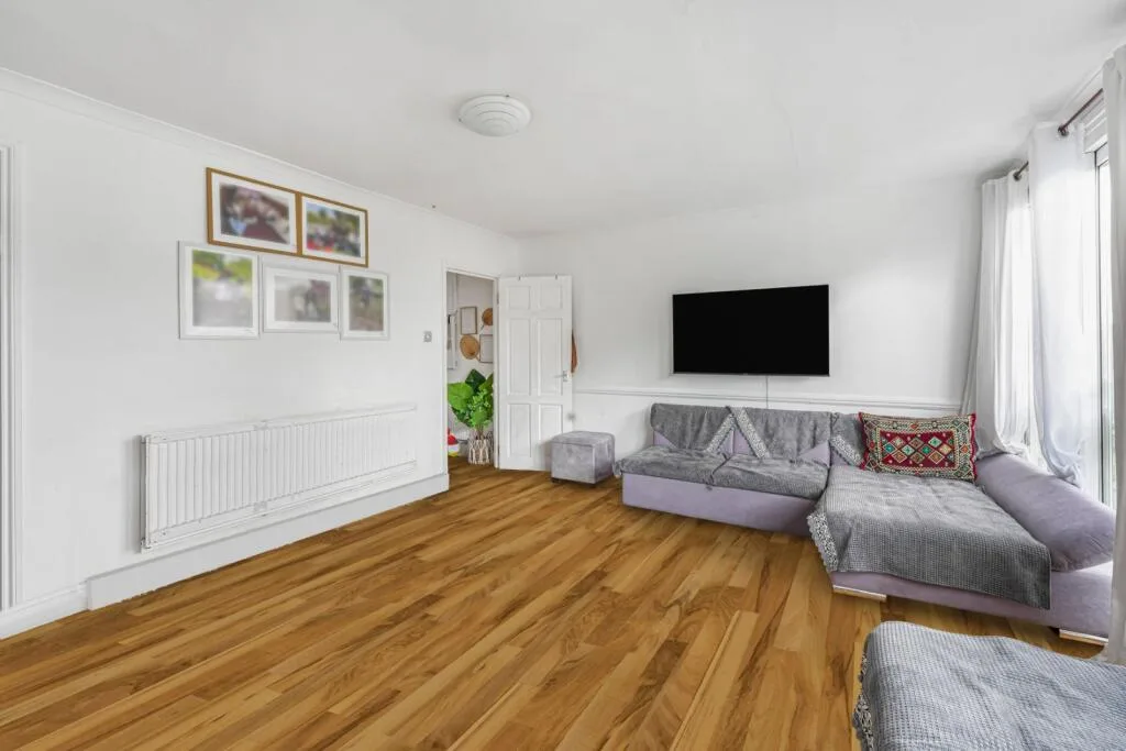 3 bedroom flat for rent