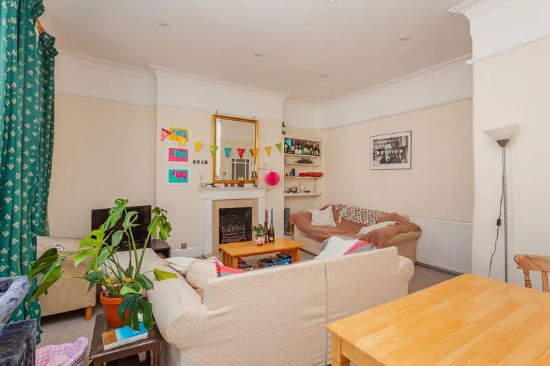 3 bedroom maisonette for rent