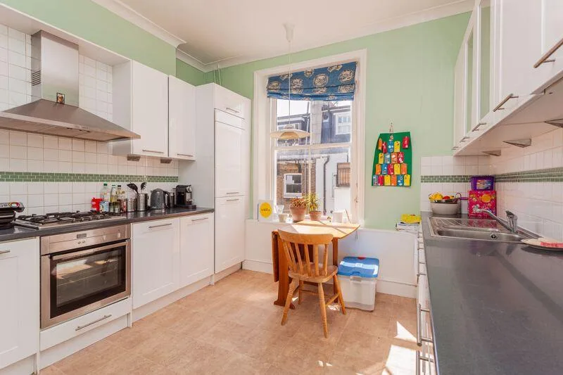 3 bedroom maisonette for rent