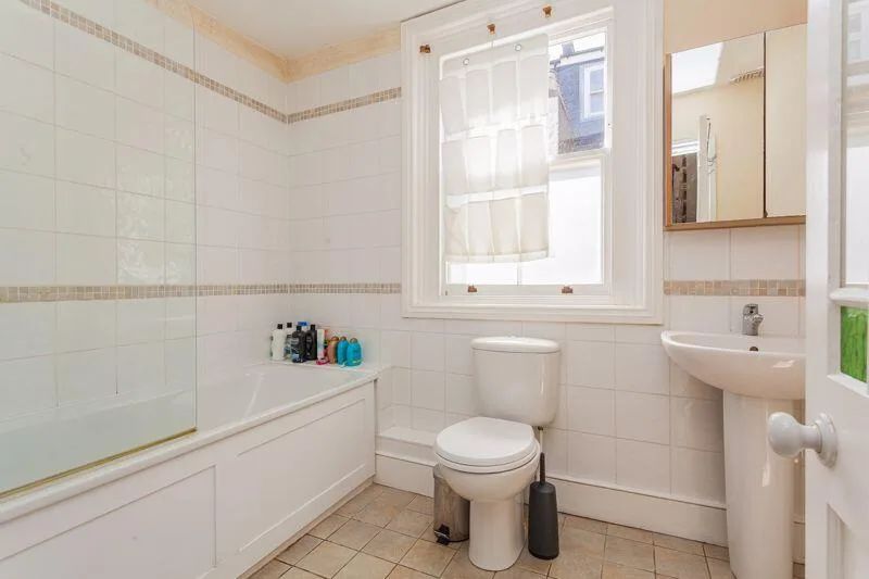 3 bedroom maisonette for rent