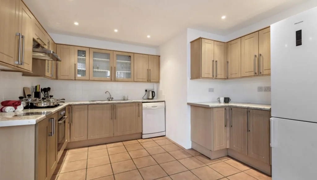 5 bedroom flat for rent