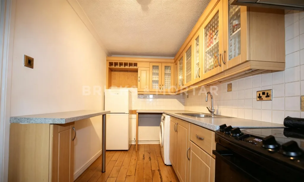 2 bedroom maisonette for rent