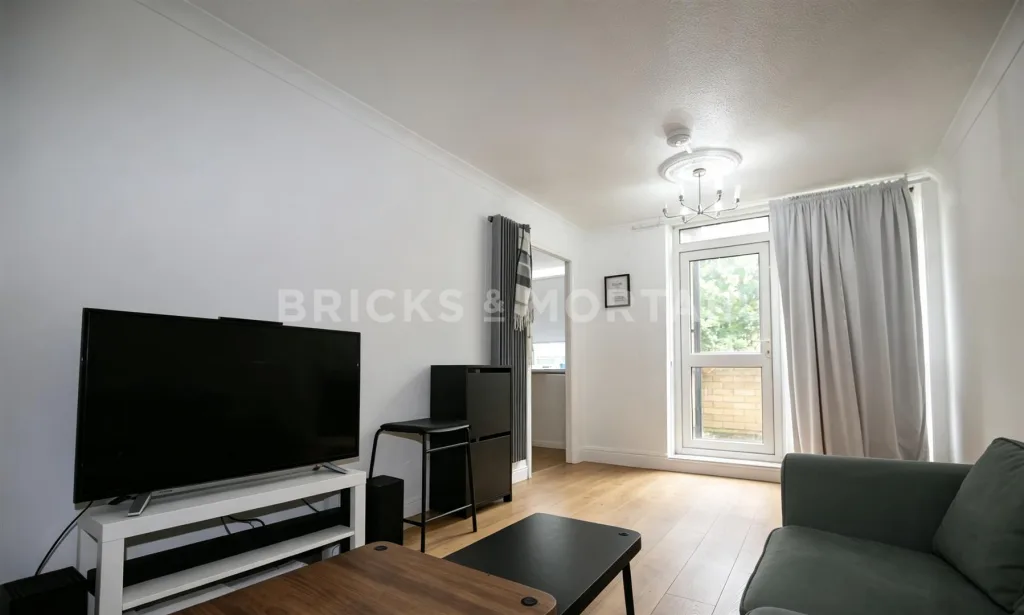 2 bedroom maisonette for rent