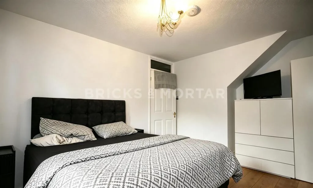 2 bedroom maisonette for rent