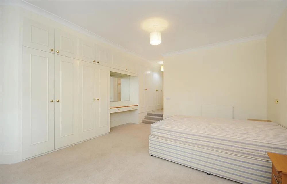 5 bedroom flat for rent