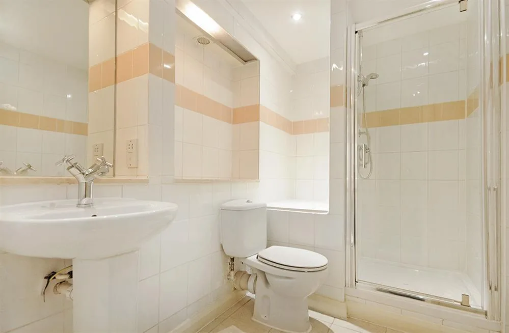 5 bedroom flat for rent