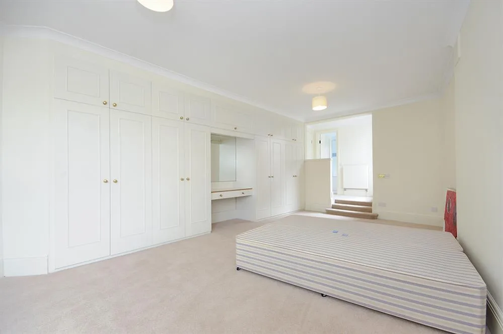 5 bedroom flat for rent