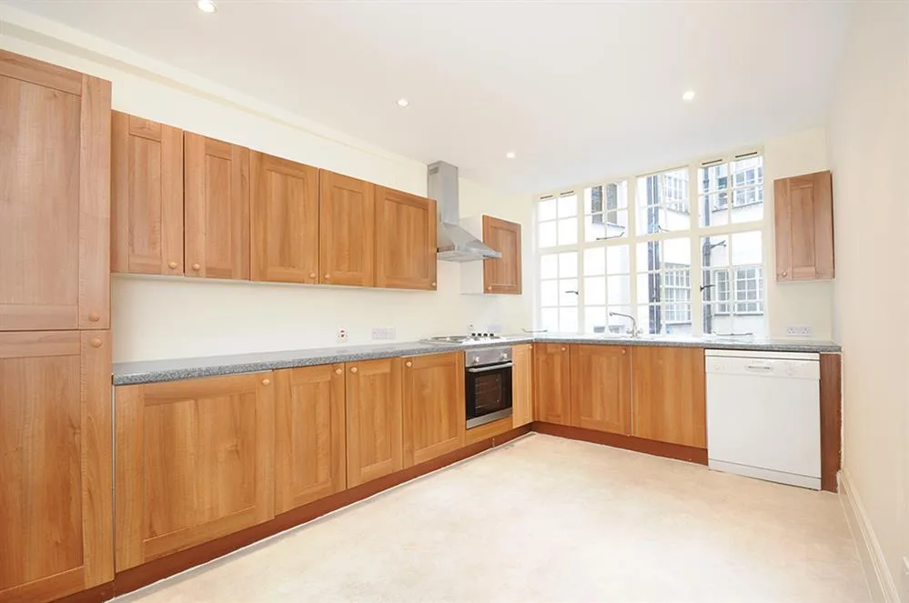 5 bedroom flat for rent
