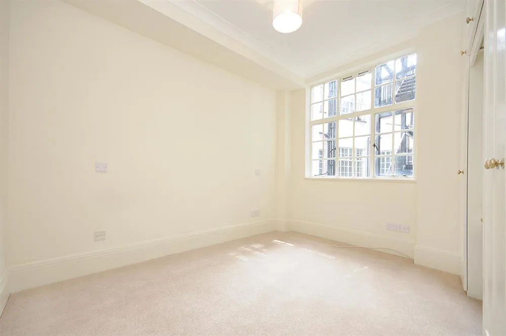 5 bedroom flat for rent