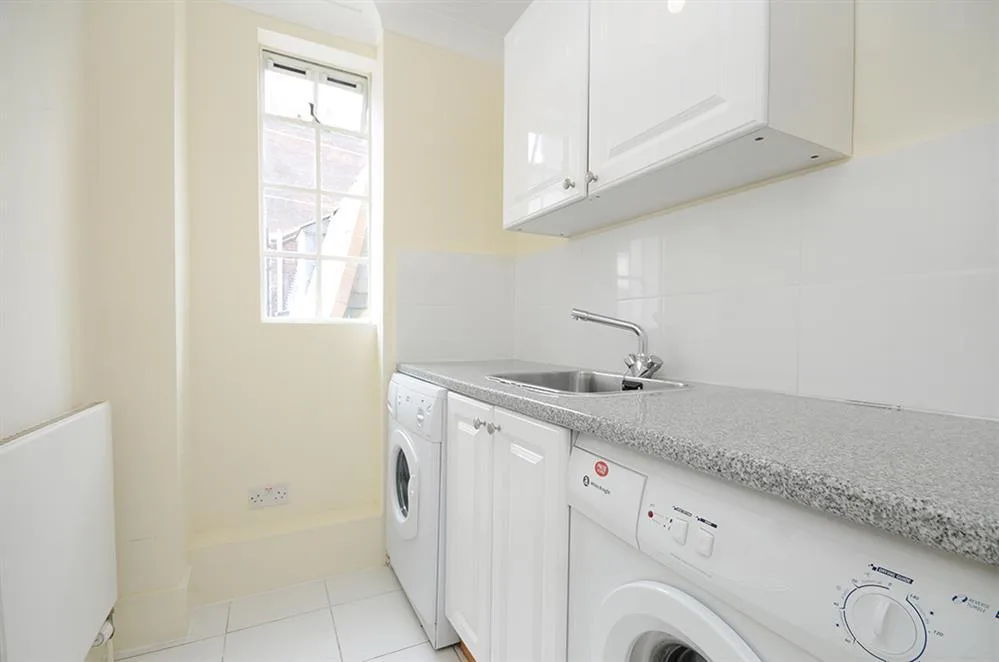 5 bedroom flat for rent