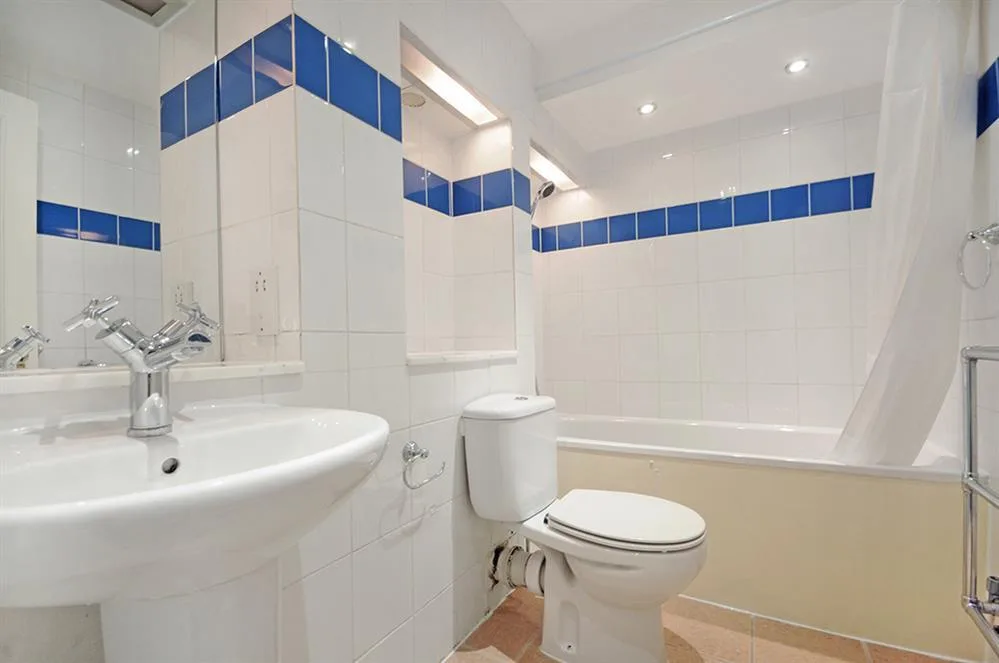 5 bedroom flat for rent