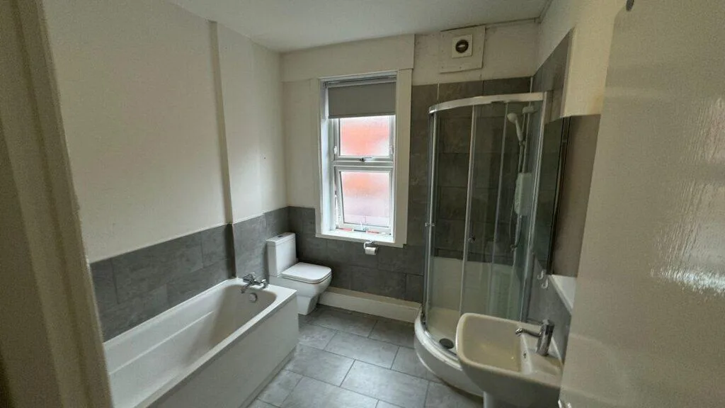 3 bedroom end of terrace house for rent