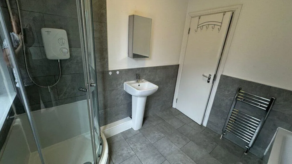 3 bedroom end of terrace house for rent