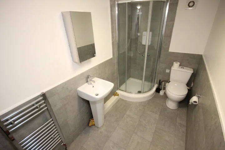 3 bedroom end of terrace house for rent