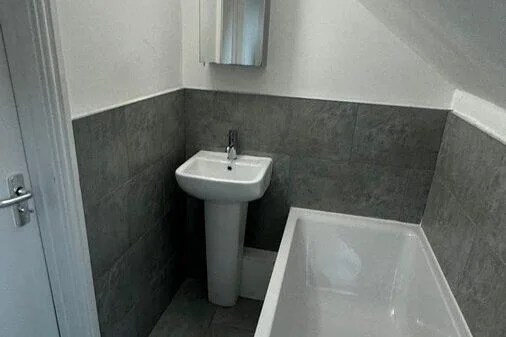 3 bedroom end of terrace house for rent