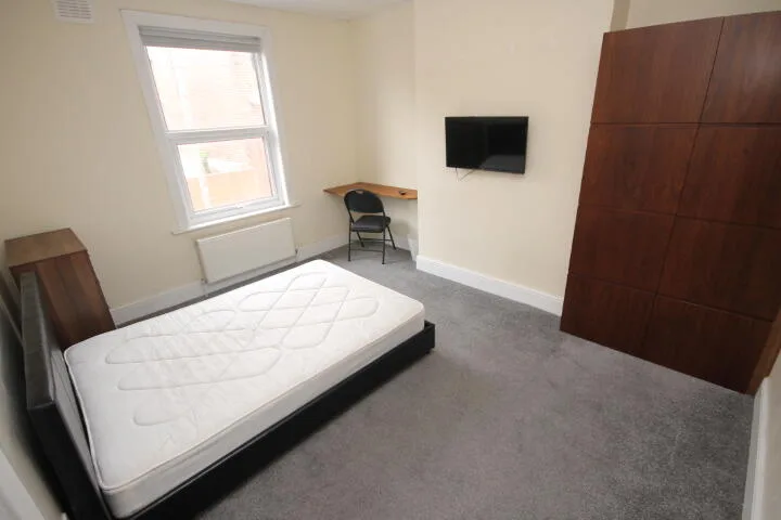 3 bedroom end of terrace house for rent