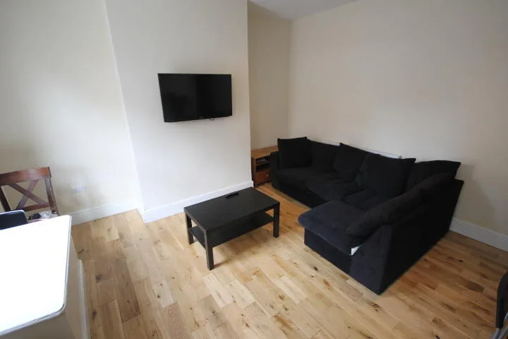 3 bedroom end of terrace house for rent