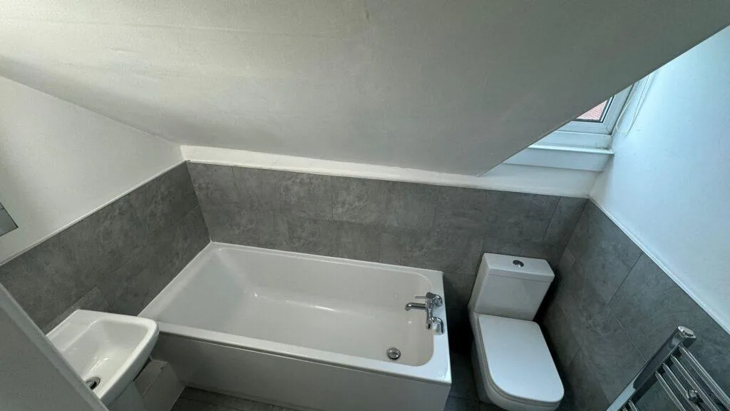 3 bedroom end of terrace house for rent