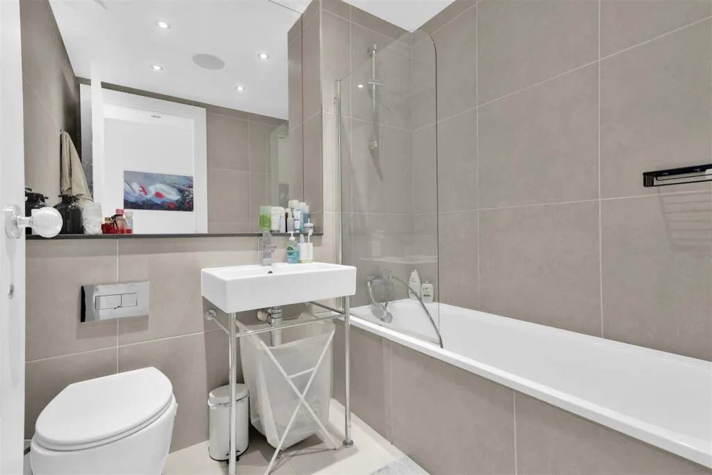 2 bedroom penthouse for rent