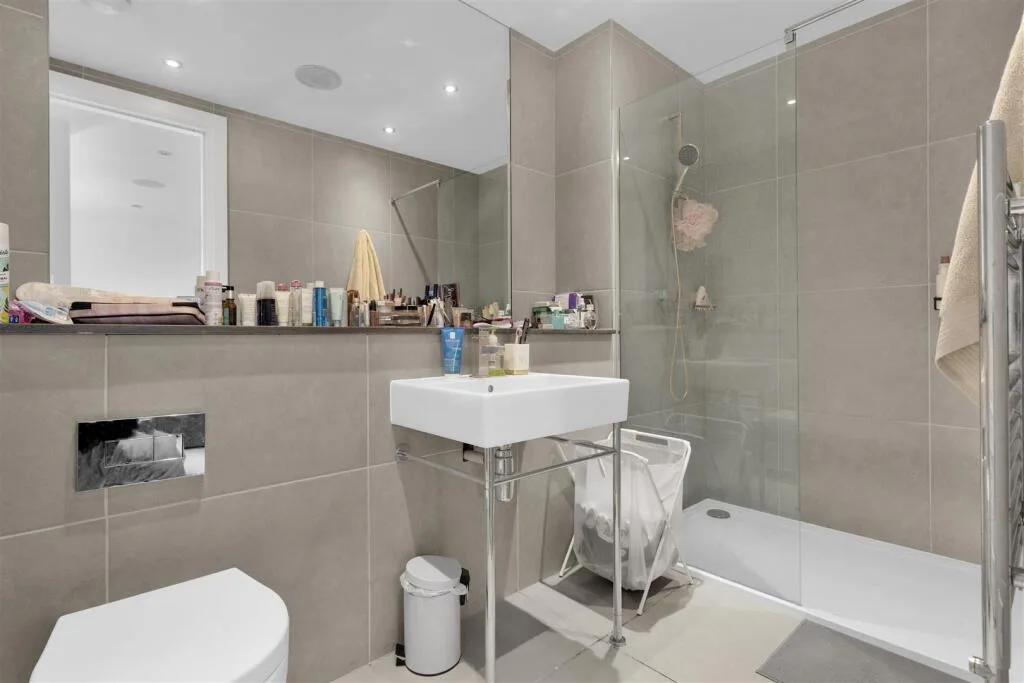 2 bedroom penthouse for rent