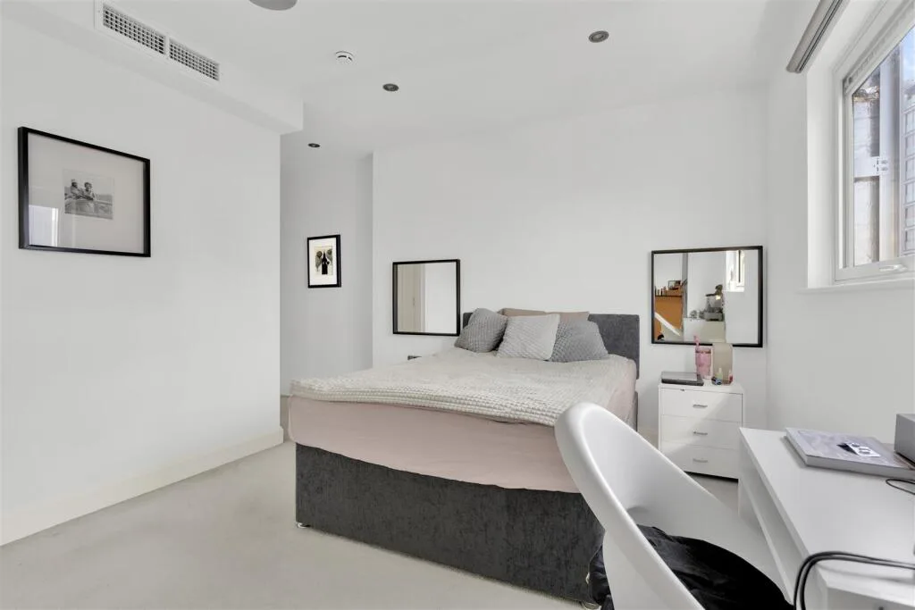 2 bedroom penthouse for rent