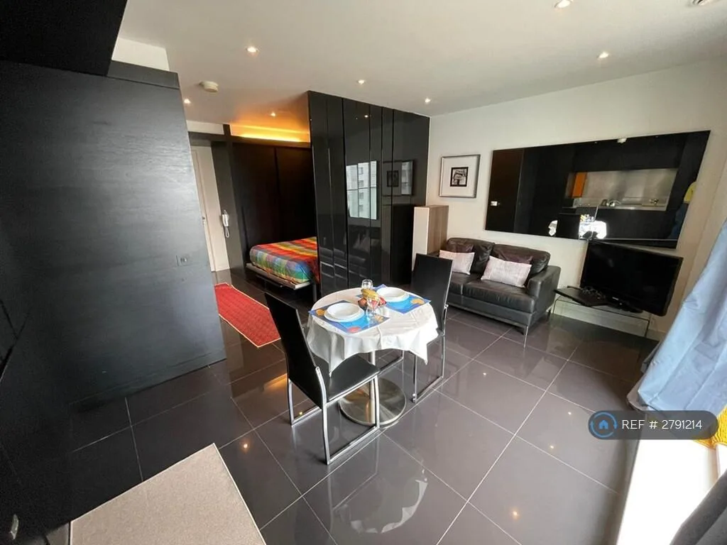 Studio flat for rent