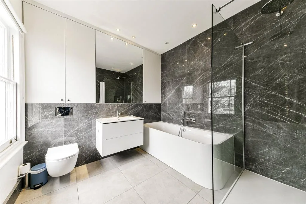 4 bedroom end of terrace house for rent