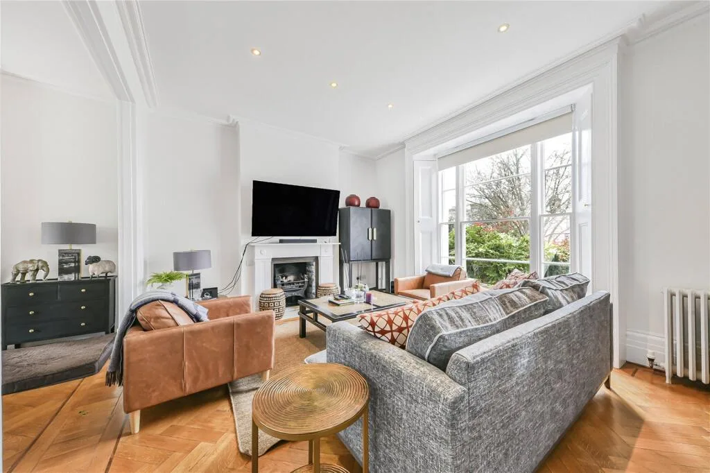 4 bedroom end of terrace house for rent
