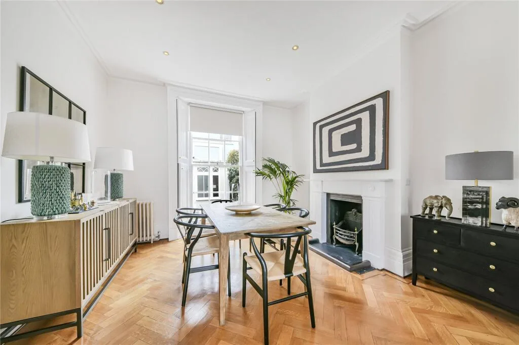 4 bedroom end of terrace house for rent