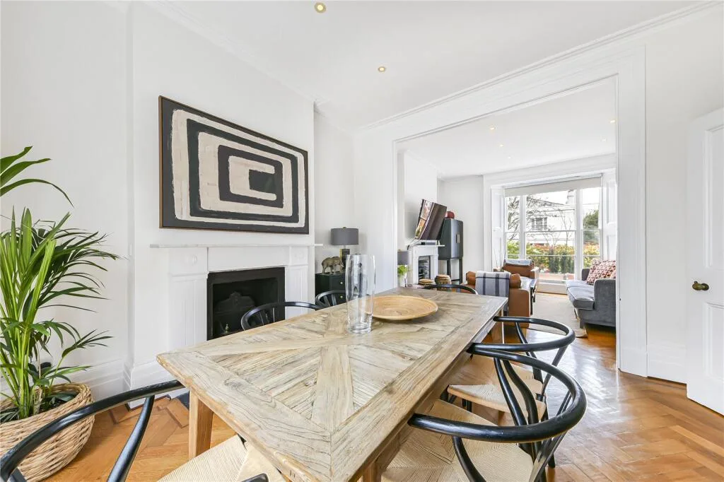 4 bedroom end of terrace house for rent