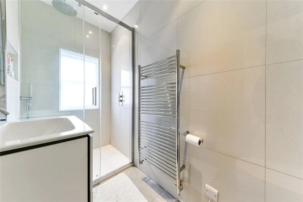 4 bedroom end of terrace house for rent