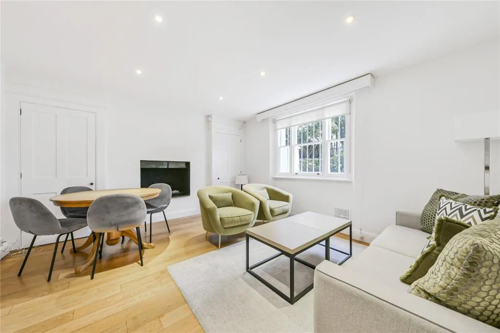 4 bedroom end of terrace house for rent