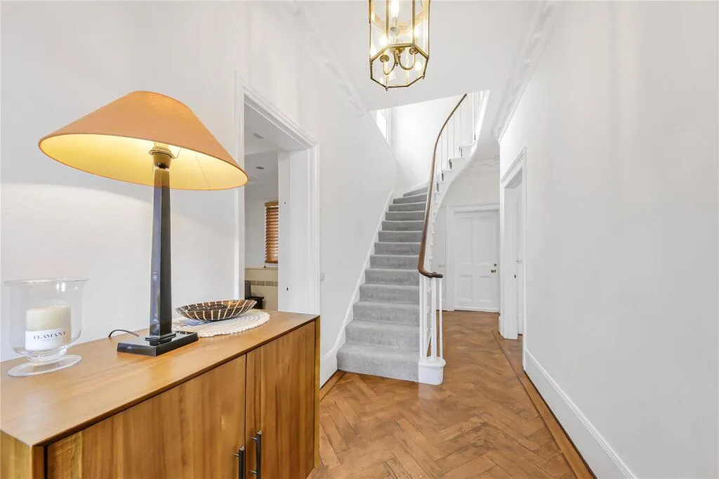 4 bedroom end of terrace house for rent