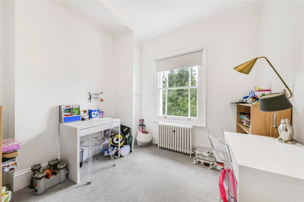 4 bedroom end of terrace house for rent