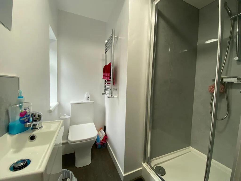 6 bedroom house for rent