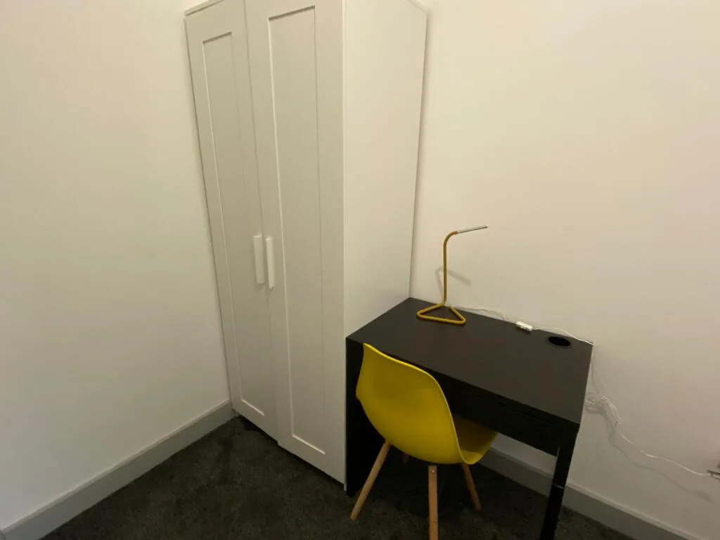 6 bedroom house for rent
