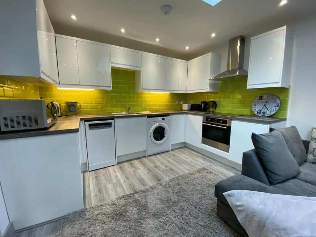 6 bedroom house for rent